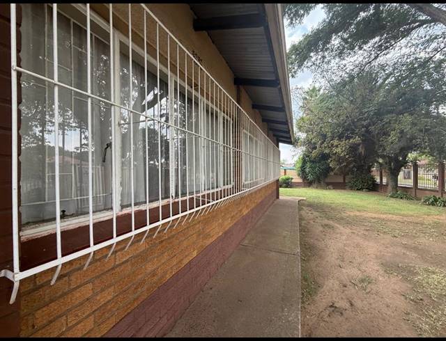 3 BEDROOM HOUSE FOR SALE IN VANDERBIJLPARK CE 2